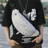 Alkalmi férfi táska emblémával és cipzárral