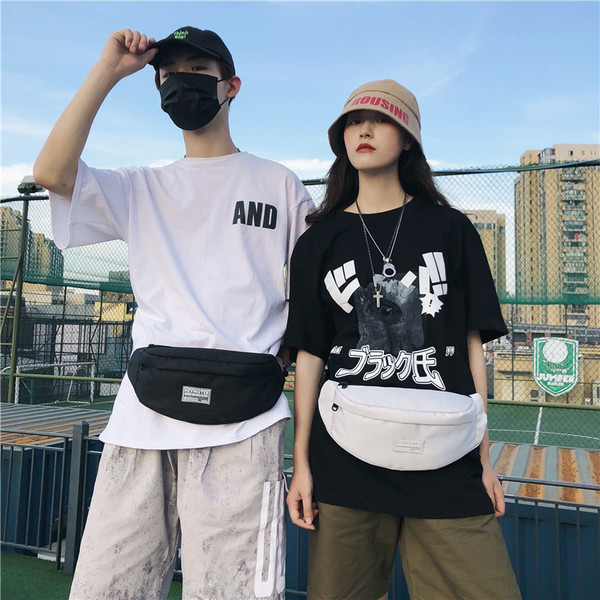 Alkalmi férfi táska emblémával és cipzárral