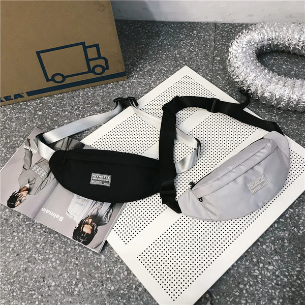 Alkalmi férfi táska emblémával és cipzárral