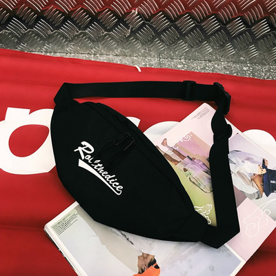 Hétköznapi férfi táska cipzárral és felirattal