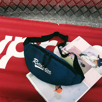 Hétköznapi férfi táska cipzárral és felirattal