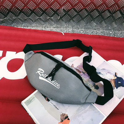 Hétköznapi férfi táska cipzárral és felirattal