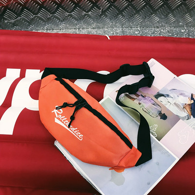 Hétköznapi férfi táska cipzárral és felirattal