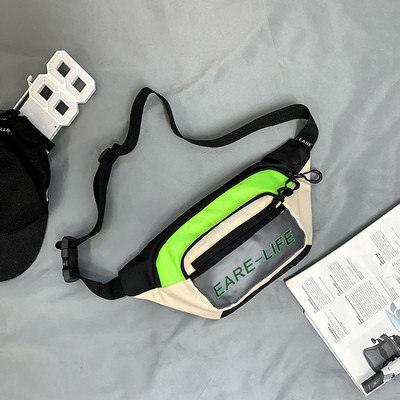 Ανδρική τσάντα ώμου με μοντέρνα επιγραφή