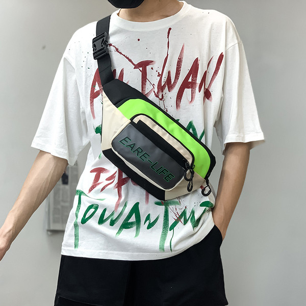 Ανδρική τσάντα ώμου με μοντέρνα επιγραφή