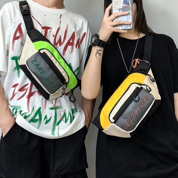 Ανδρική τσάντα ώμου με μοντέρνα επιγραφή