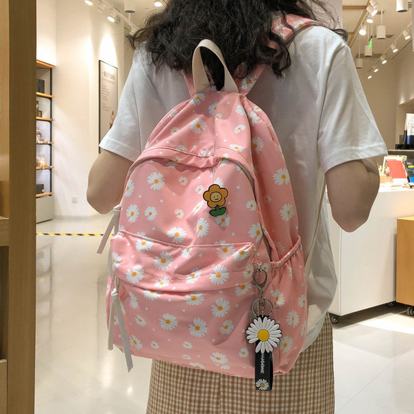 Női napi hátizsák virágos rátéttel