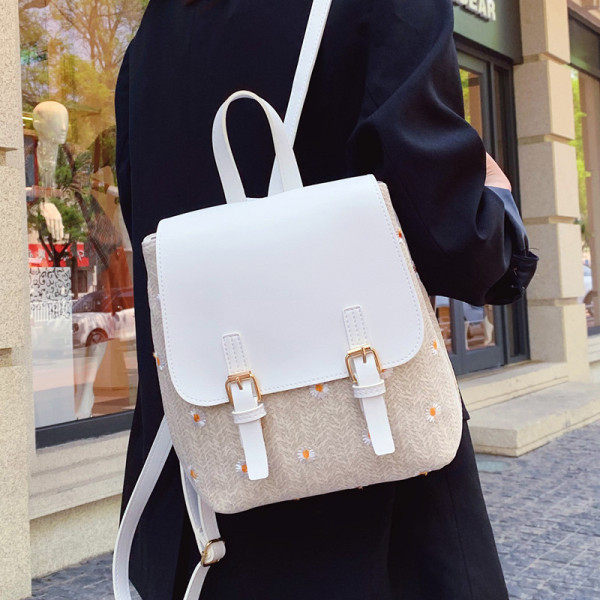 Modern női hátizsák színes hímzéssel