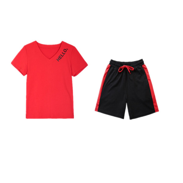 Két részből álló női sport szett, benne egy feliratos pólóval és egy rövidnadrággal