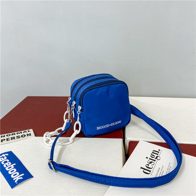 Ikdienas vīriešu soma ar rāvējslēdzējiem un garu rokturi