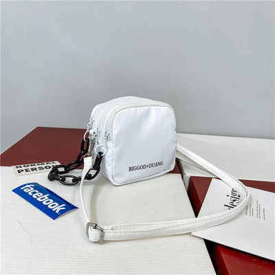 Ikdienas vīriešu soma ar rāvējslēdzējiem un garu rokturi