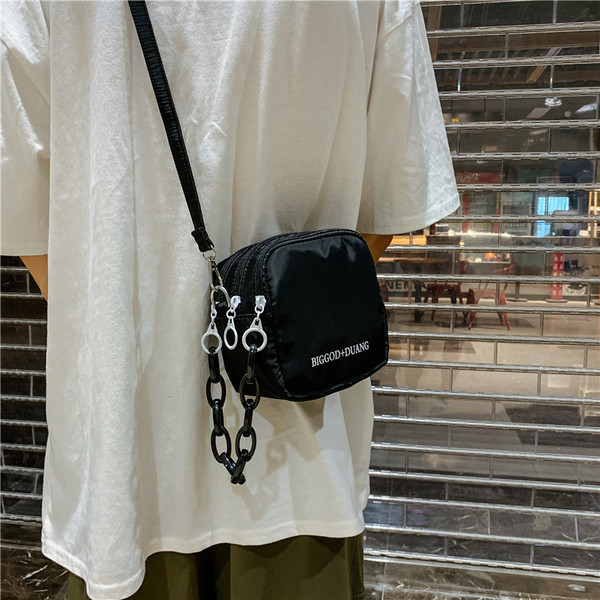 Ikdienas vīriešu soma ar rāvējslēdzējiem un garu rokturi