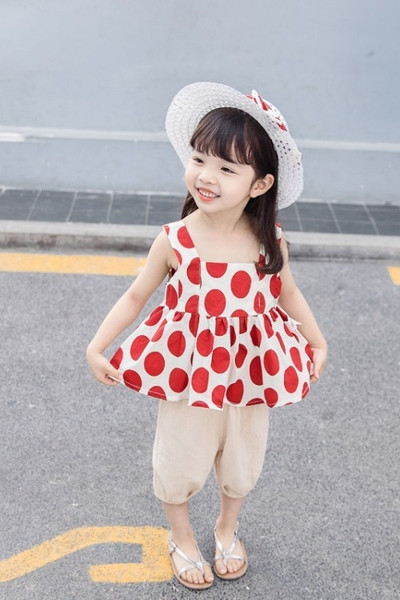 Mūsdienīgs bērnu bikšu komplekts un tops ar kvadrātveida kakla izgriezumu