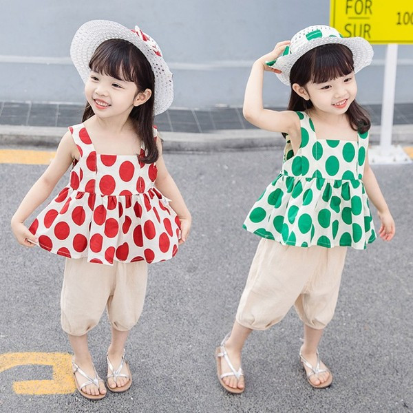 Mūsdienīgs bērnu bikšu komplekts un tops ar kvadrātveida kakla izgriezumu