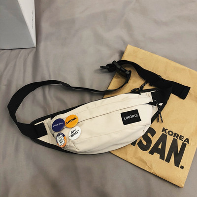 Ανδρική τσάντα ώμου μοντέρνα με έμβλημα