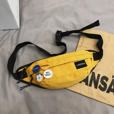 Ανδρική τσάντα ώμου μοντέρνα με έμβλημα