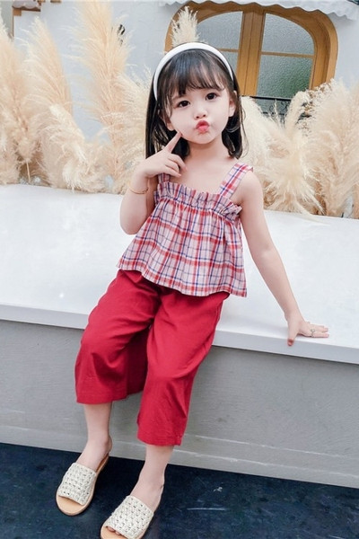 Modern gyerekgarnitúra széles nadrágból és kockás felsővel