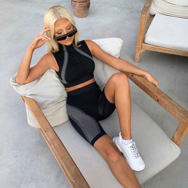 Echipa feminină de sporturi de vară în două părți