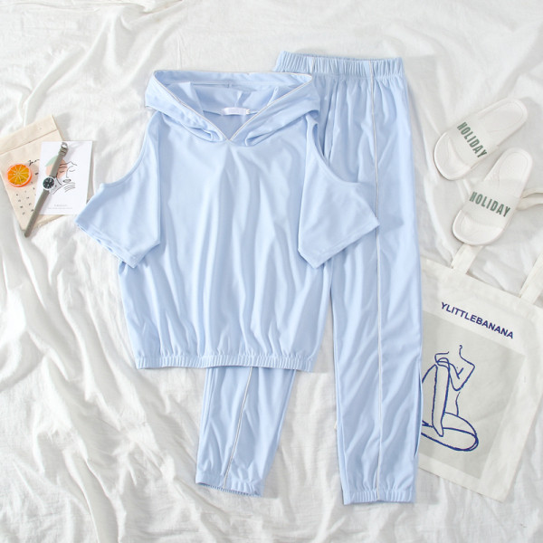 Sieviešu sporta komplekts no divām daļām ar kapuci un atkailinātiem pleciem