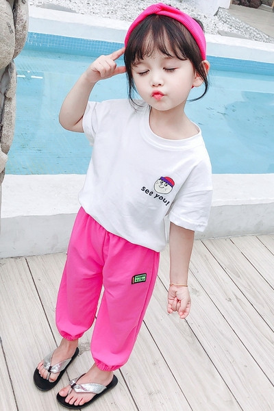 Gyerekkészlet hosszú nadrágból és blúzból, rövid ujjal és hímzéssel