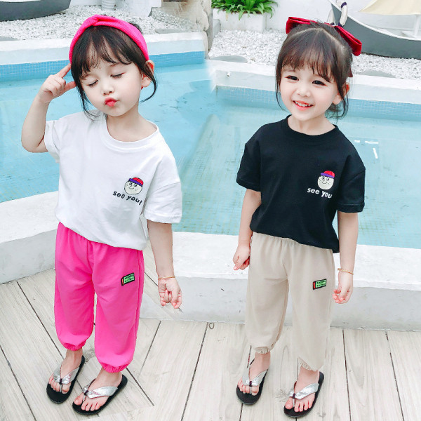 Gyerekkészlet hosszú nadrágból és blúzból, rövid ujjal és hímzéssel