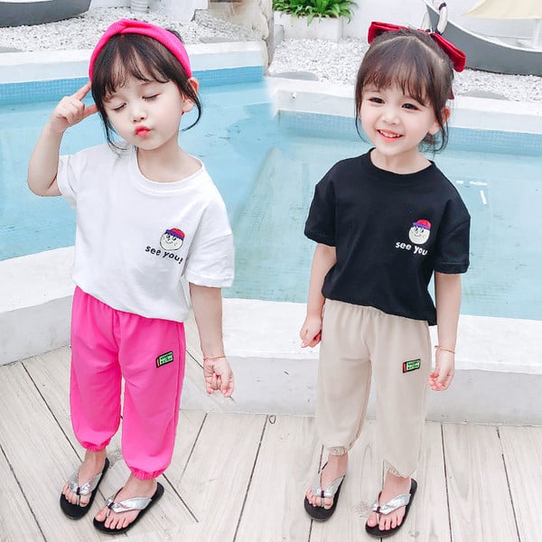 Gyerekkészlet hosszú nadrágból és blúzból, rövid ujjal és hímzéssel