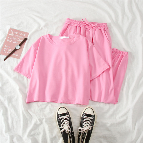 Naiste spordikomplekt kahest osast - T-särk ja elastse vöökohaga püksid