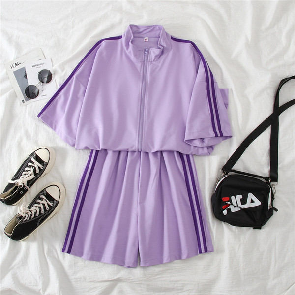 Kahest osast koosnev ääristusega naiste spordikomplekt