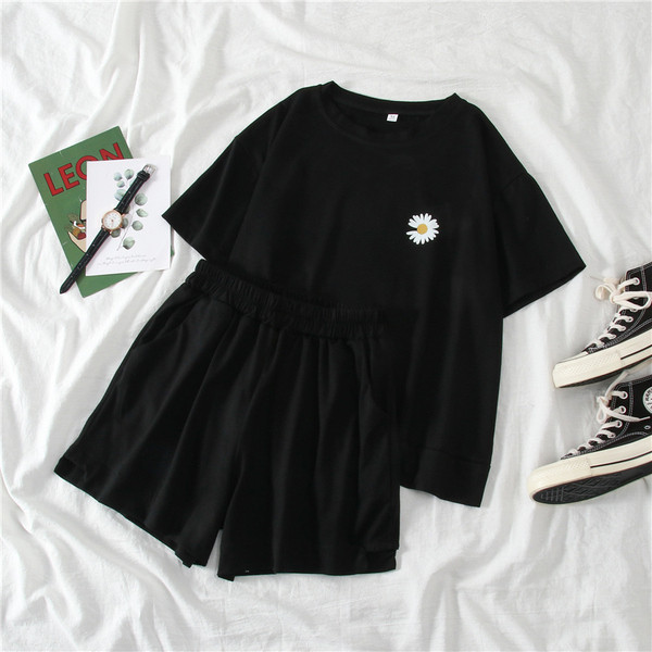 Sieviešu sporta komplekts no divām daļām ar aplikāciju