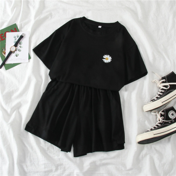 Sieviešu sporta komplekts no divām daļām ar aplikāciju