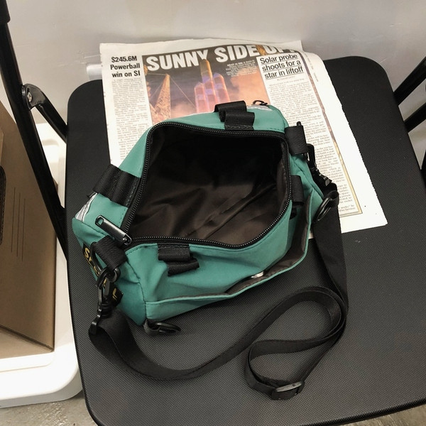 Férfi mindennapi válltáska cipzárral