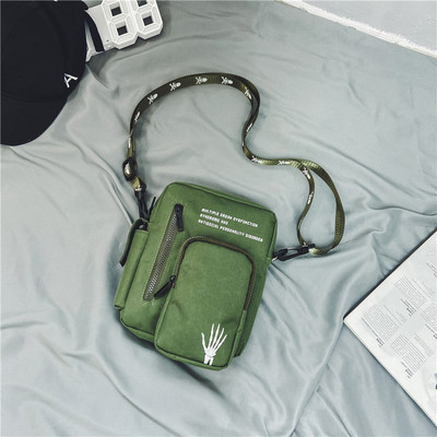 Modern férfi táska hímzéssel és cipzárral