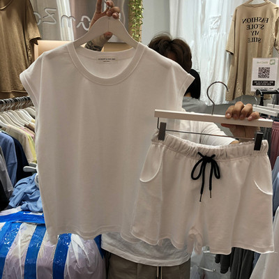 Női sport szett pólóval és rövidnadrággal