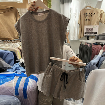 Női sport szett pólóval és rövidnadrággal