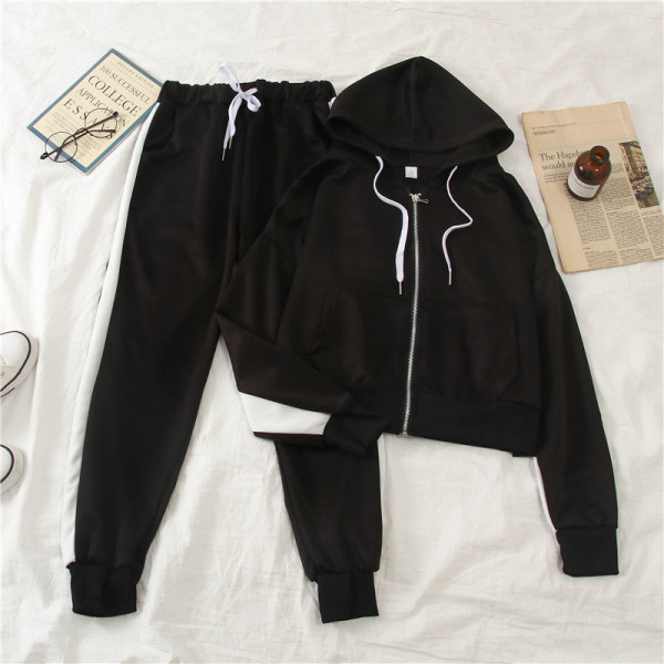 Ženska sportska ekipa iz dva dijela s bijelim rubovima