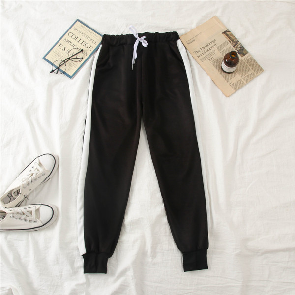 Ženska sportska ekipa iz dva dijela s bijelim rubovima