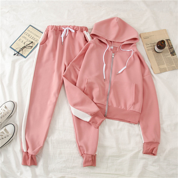 Ženska sportska ekipa iz dva dijela s bijelim rubovima