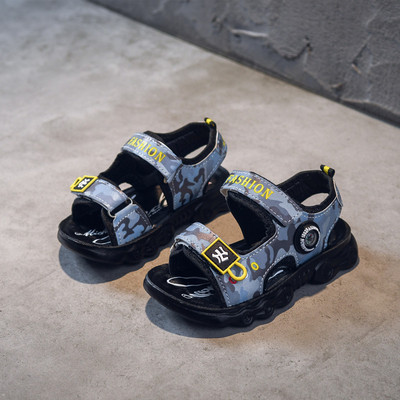 Gyermek terepszínű szandál matricákkal fiúknak
