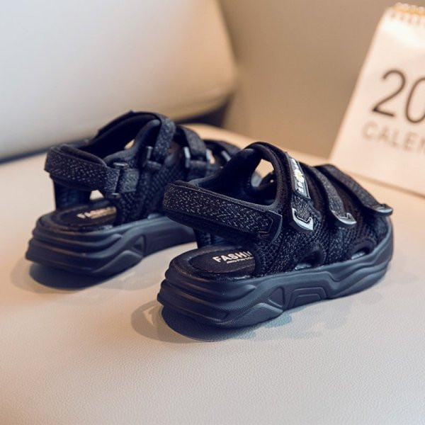 Hímzett hétköznapi gyerekszandál fiúknak