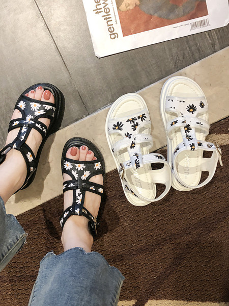 Alkalmi női szandál lapos talppal és virágmotívumokkal