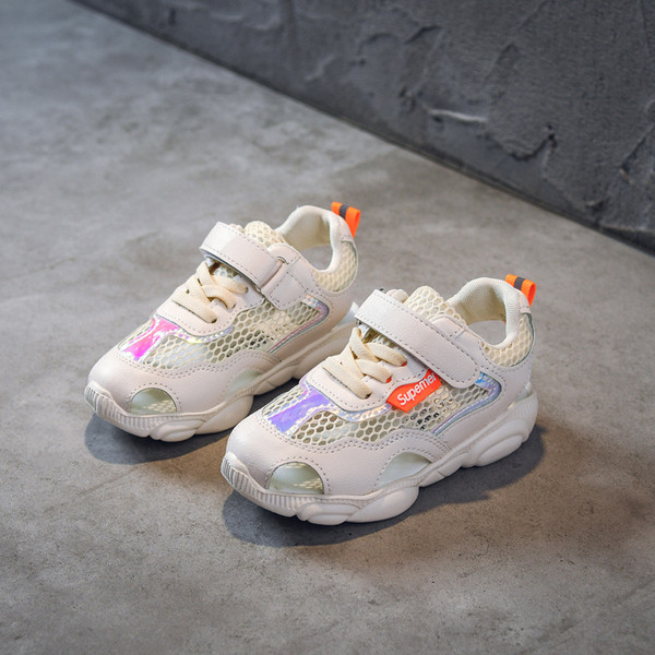 Új matricás gyerekszandál modell fiúknak