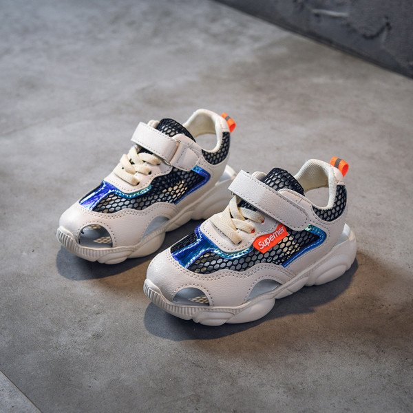 Új matricás gyerekszandál modell fiúknak