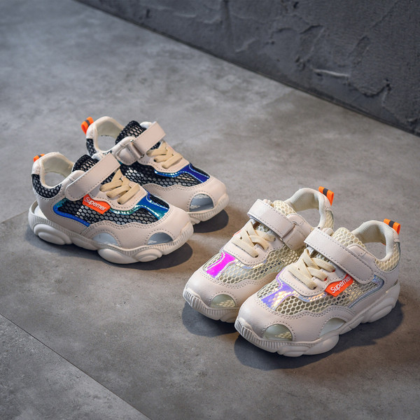 Új matricás gyerekszandál modell fiúknak