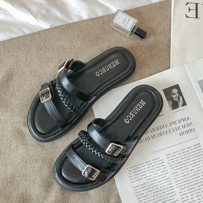 Női alkalmi papucs műbőrből, fém csatokkal