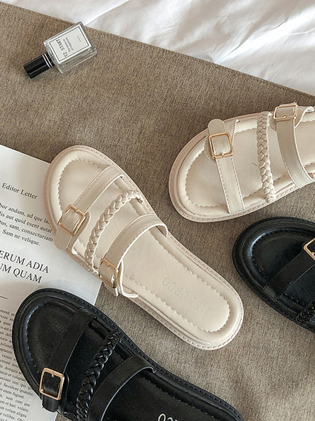 Női alkalmi papucs műbőrből, fém csatokkal