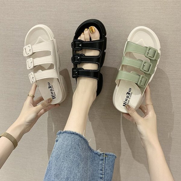 Ikdienas sieviešu čības ar raupju zoli un sprādzēm