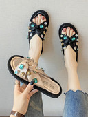 Sieviešu modernas čības ar plakanām zolēm un krāsainiem akmeņiem