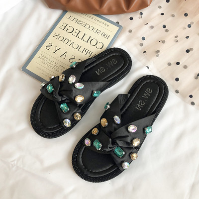 Sieviešu modernas čības ar plakanām zolēm un krāsainiem akmeņiem