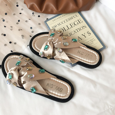 Sieviešu modernas čības ar plakanām zolēm un krāsainiem akmeņiem