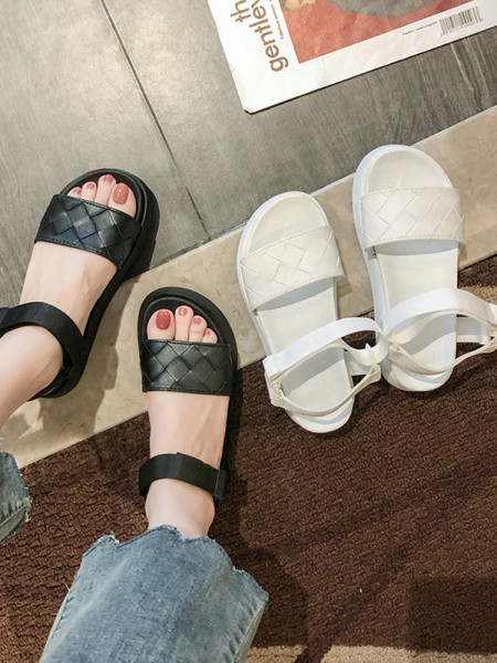 Női szandál eko bőrből, magas talppal